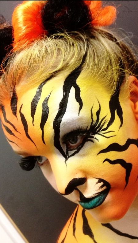 Covid Proof Face Painintg classes- *|follies.co.uk|*

Join us on one of our fabulous classes in the comfort of your own home.