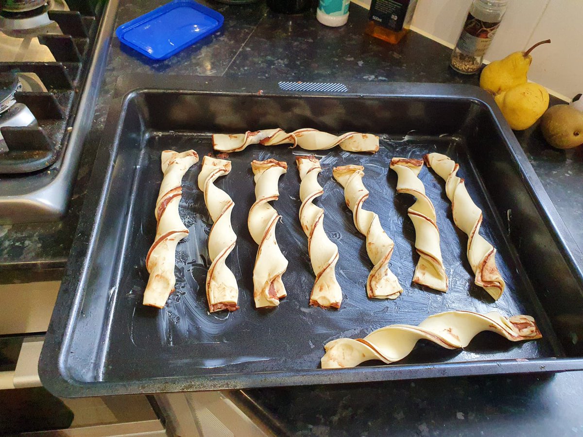 urbanheardcic's tweet image. Missing your coffee shop pastries? Stuck for ideas to do with the children? Try making these super easy puff pastry twists. Roll the pastry out, spread on chocolate put them in the oven...#yumyum #lockdown #thingsforkids @Solihull @Solihull Community TV @SolihullCouncil #stayhome