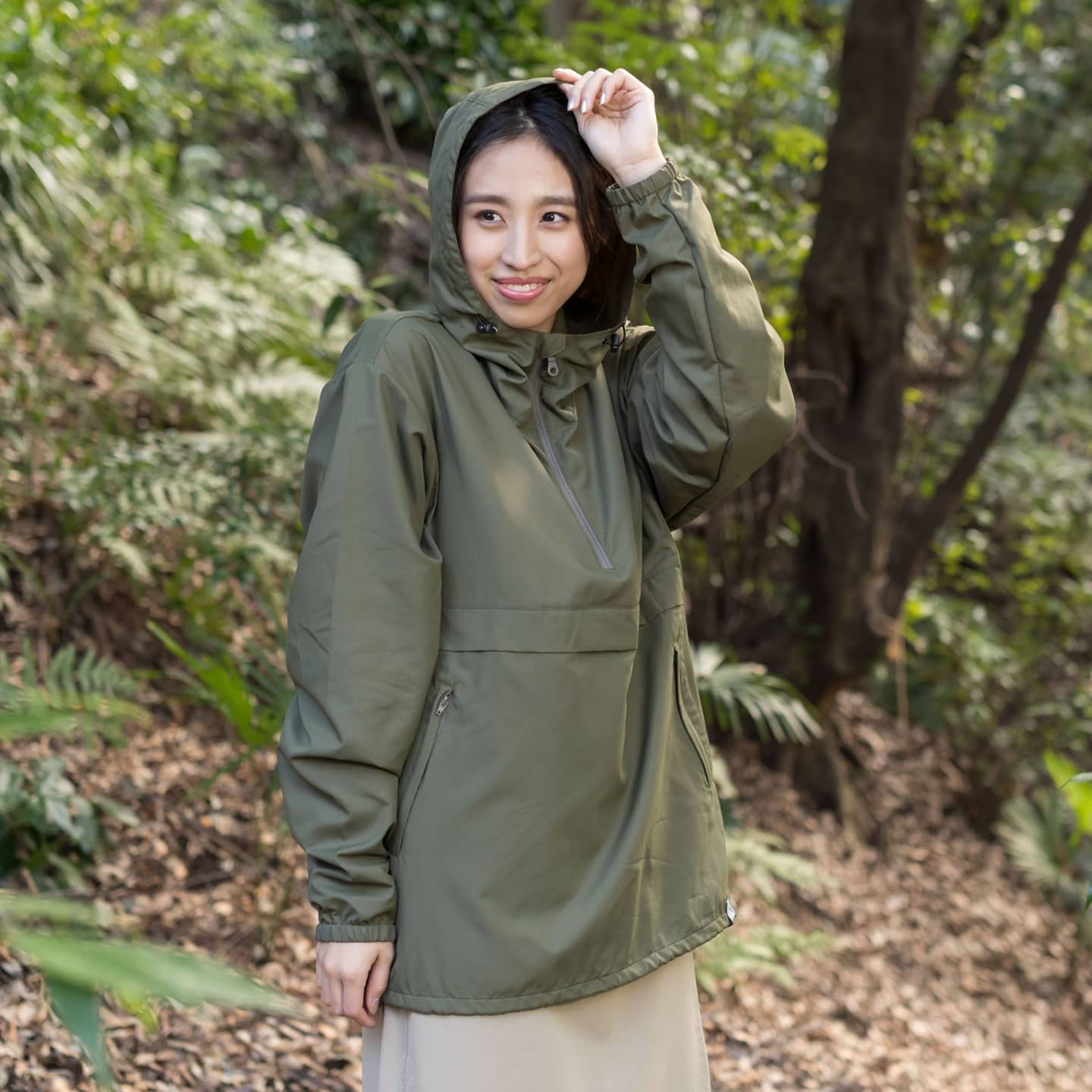 公式 ワークマン女子 ワークマンプラス Workman 防虫アノラックシェルパーカー 2500円のご紹介 このパーカーは虫を付きにくくする成分を生地に浸透させる特殊な加工方法で作られています キャンプ好きの方には機能性が高くお