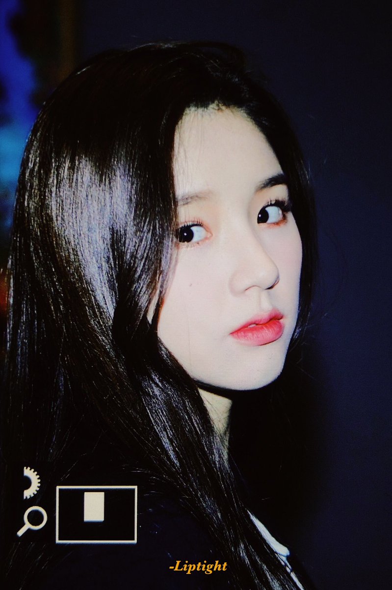 4/8/20 heejin i hope youre having s good day i didnt lmao