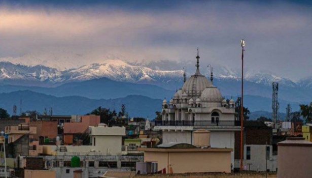 chselles's tweet photo. Por primera vez desde hace casi 30 años el Himalaya es visible en algunas partes de la India situadas a 200 km https://t.co/n8pdFrTsQR