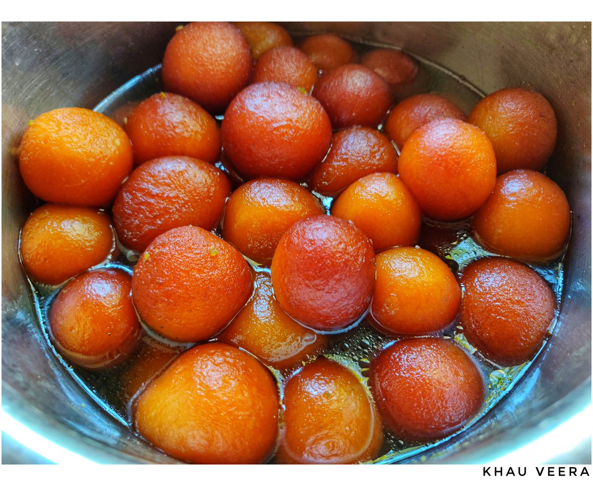khauveera's tweet photo. Ghar 🏡 mai bane garma garam Gulab Jamun ♥️ tag your friends who love gulabjamun😍❤️
#gulabjamun #indiansweets  #indianfoodblogger #foodtalkindia #beautifulcuisines #foodmaniacindia #cookingathome #Cooking #foodofMuMbai #MUMbaifoodie #homecook #gharkakhana #tweeterfood https://t.co/gte1VDQJjC