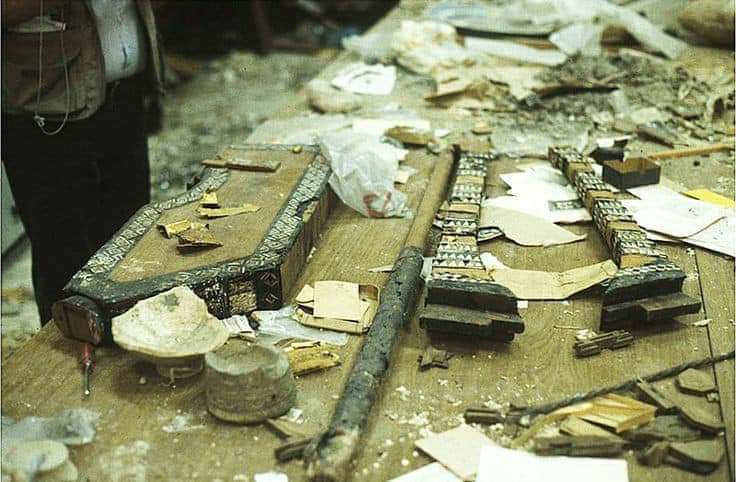 🔵 التاريخ الأسود 
في مثل هذا اليوم عام 2003 سقط #المتحف_العراقي و نهبت 20 ألف قطعة أثرية لا تقدر بثمن.
بالإضافة إلى تدمير اهم القطع الأثرية التي توثق مراحل مهمة من تاريخ وحضارة العراق 💔