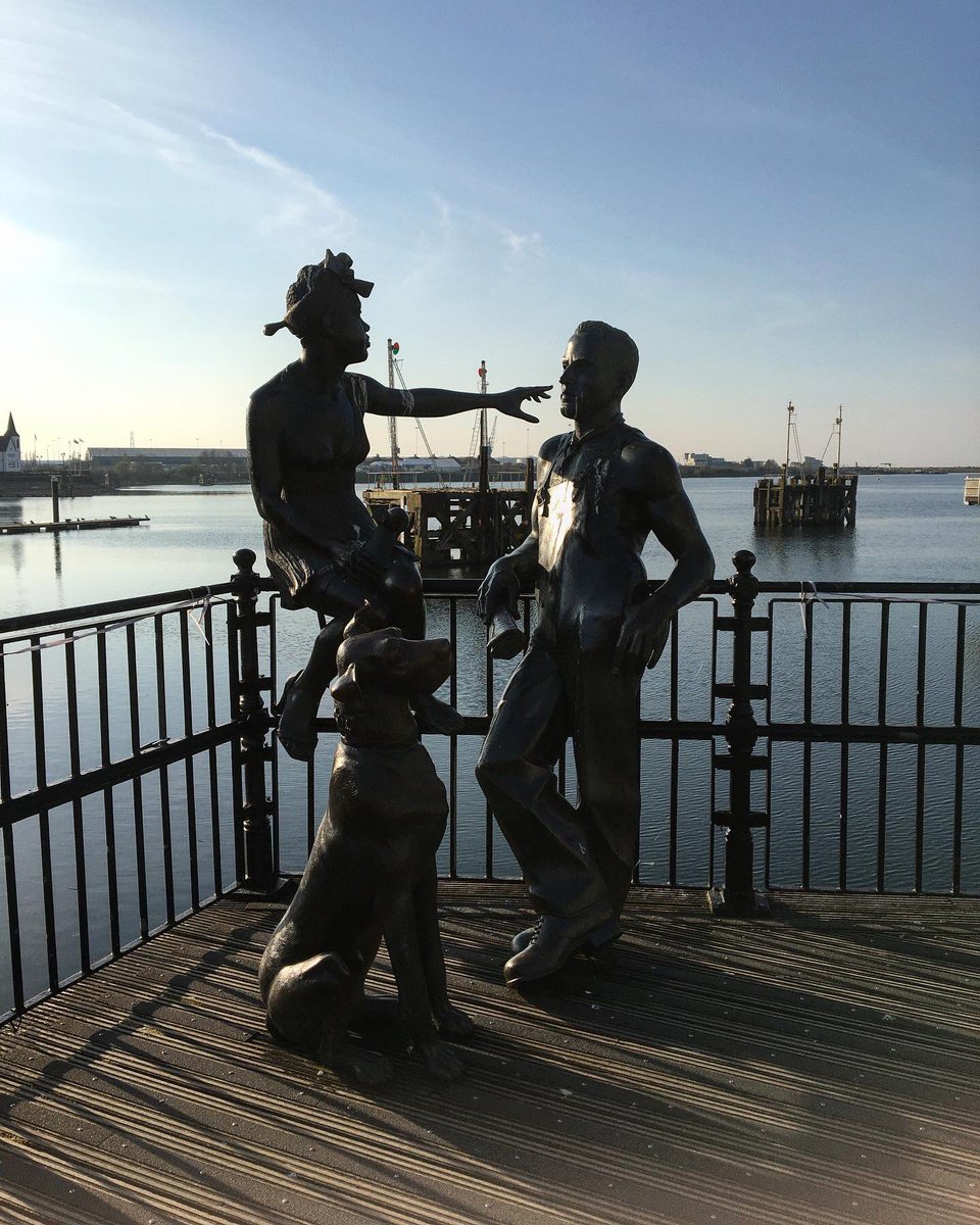Patternistas's tweet photo. #KeepYourDistance #onerunaday #cardiffbay early morning, soul restoring. Can’t wait for the day @theCentre opens its doors again https://t.co/pVS2niQC2i