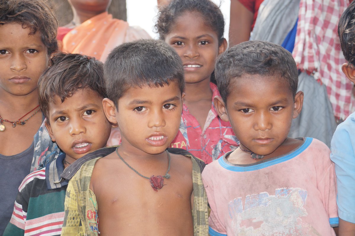 Some pictures by the team who visited the site. Since kilns are away from villages, the few shops which they accessed are closed. There is no milk, no pulses, No vegetables for them. 324 children in 64 worksites @jayesh_ranjan  @spsangareddy  @Naveen_Odisha