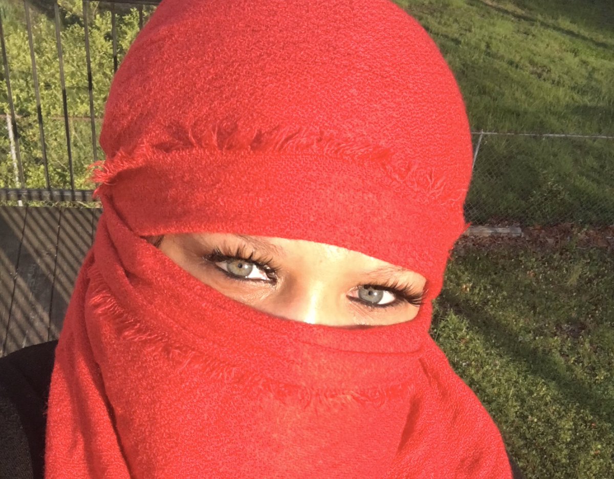 SecretRoseGold's tweet photo. #assalamualaikum #niqab #ruband #coverup https://t.co/AMqfyroJY4