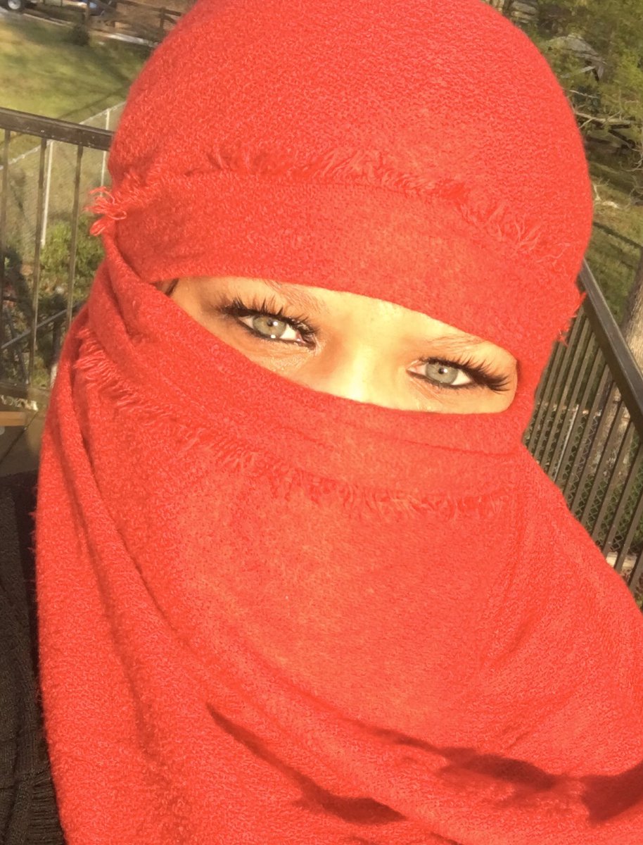 SecretRoseGold's tweet photo. #assalamualaikum #niqab #ruband #coverup https://t.co/AMqfyroJY4