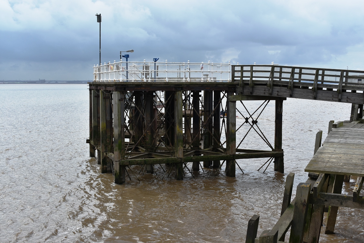 Before the  #HumberBridge, ferry services had operated across the Humber for over 600 years. The modern Humber Ferry operated between Victoria Pier and New Holland from 1825 to 1981, bringing people across the Humber. The service’s paddle steamers are still fondly remembered.