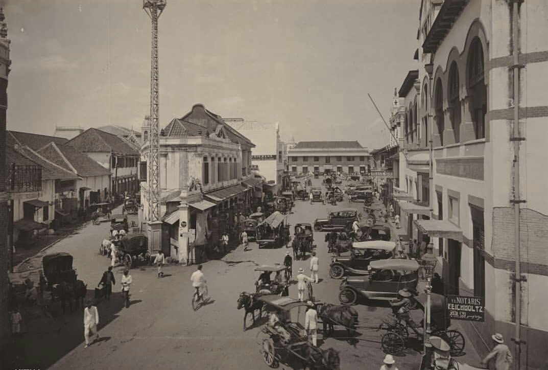 Explr_indonesia's tweet photo. Pemandangan Kembang Djepun dekat Roode Brug/ Jembatan Merah di Soerabaja, sekitar tahun 1915 

Arsip - KITLV Leiden 
#LawasSurabaya #explr_indonesia #surabaya #visitsurabaya https://t.co/nXgEo2fcUQ