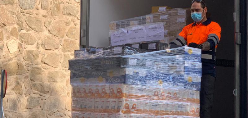 TalautoVI's tweet image. Grupo Talauto, Logística Carosan, y Promociones Inmobiliarias Colpercol donan productos de primera necesidad a Cáritas y al Ayuntamiento para su gestión. En total 25.000 kilos de productos de alimentación y primera necesidad.