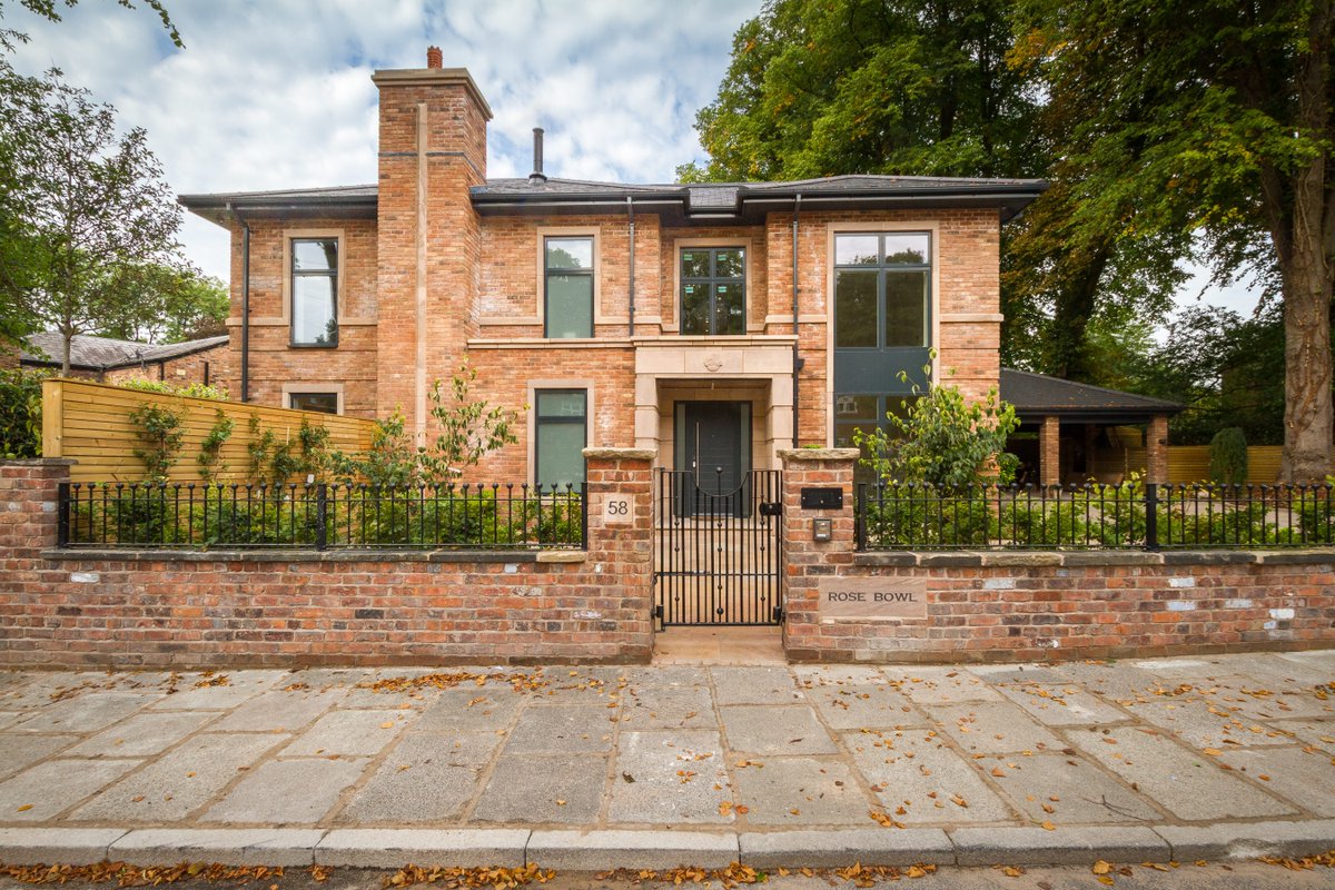 Here is a #ThrowbackThursday to Rose Bowl in #Didsbury. Completed in 2018, Rose Bowl boasts an impressive 3600 sq ft and is arranged over two floors!