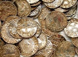 Wendreda_'s tweet photo. I was inspired by the discovery of the Lenborough hoard, recorded by @findsorguk to volunteer @britishmuseum to help with it's cataloging.  It inspired me so much I am now doing a PhD about it!  see @LenboroughHoard for updates.
#MuseumFromHome  @BucksMuseum https://t.co/6bqTqVenQJ