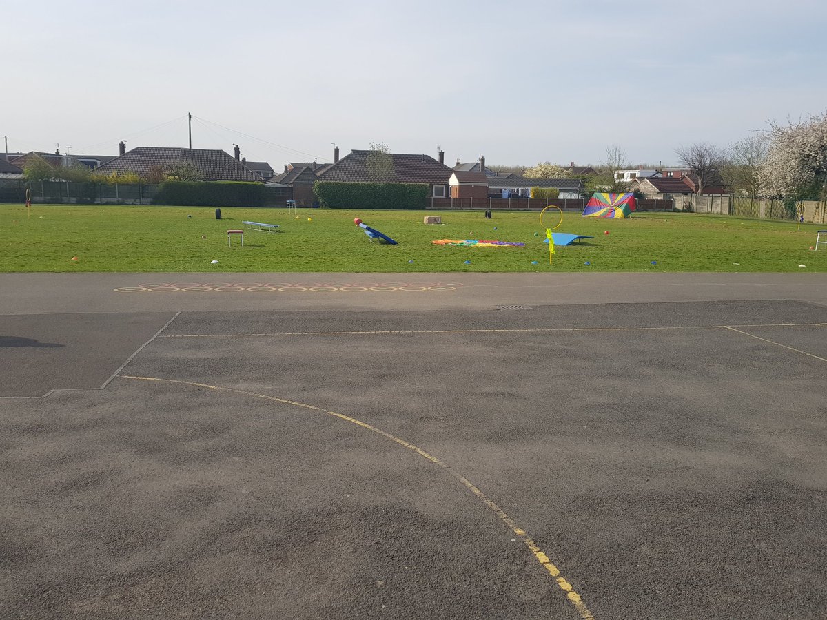 StPaulCross67's tweet photo. Are you ready to dodge, duck, dip, dive and dodge!!!! Can you create your very own dodgeball arena? Let's Get Active and Creative!!!! WATERFIGHT!!!💦💧 #CreativePE #FaithHopeLoveAndLearning https://t.co/8I2hWHuJZ1
