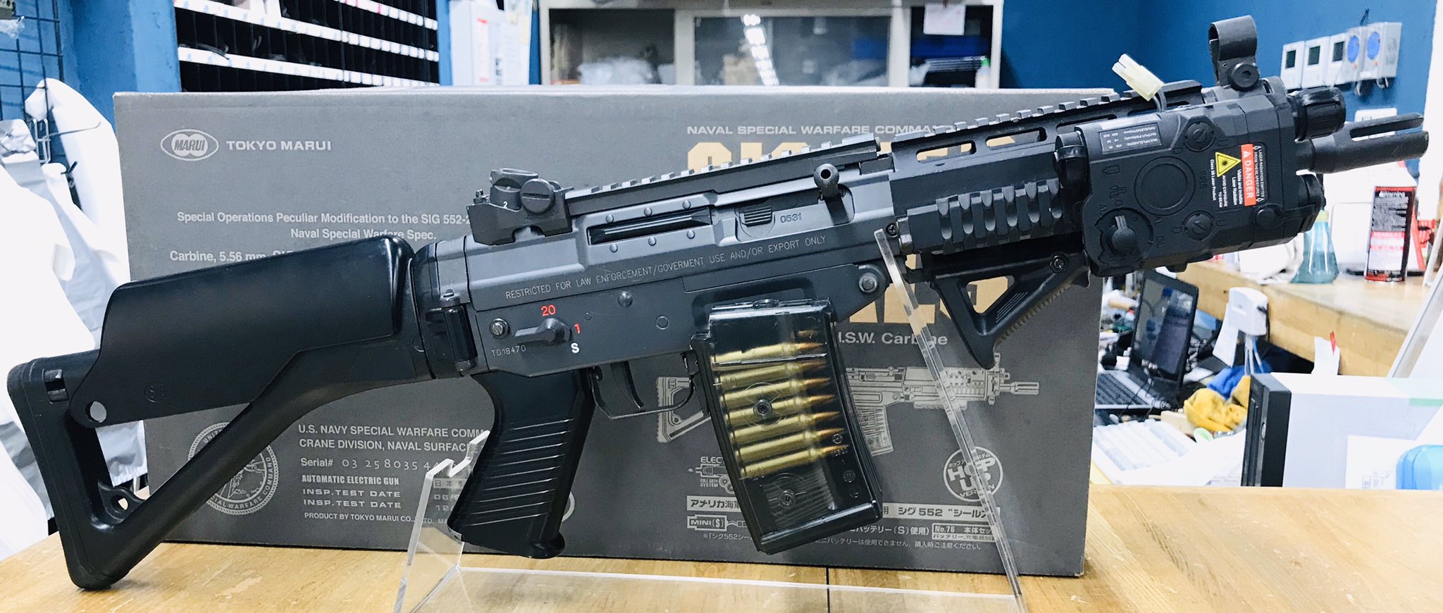 モケイパドック 中古品市場 V Twitter マルイ電動ガンカスタム Sig552 上物品 メタルレシーバー レールハンドガード レールカバー マウントベース Peqケース Afgグリップ取付済み 内部はkit Boyスリムステップ3fet組込 パドックbaカスタム済 初速0 2g