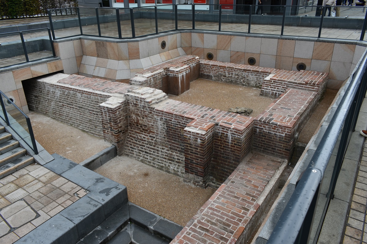 Beverley Gate was one of the main gates in Hull’s Medieval town walls. It was here that Sir John Hotham refused Charles I entry to Hull in 1642; the catalyst for the Civil War. Demolished between 1784-1791, the remains were excavated in 1986.