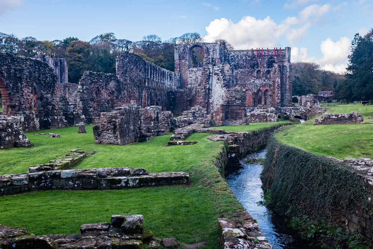 PilgrimTrust's tweet image. ** Join us tonight (Thurs) at 7pm GMT on our Instagram Stories @pilgrimtrust ** for a Virtual Pilgrimage from Piel Castle to Cartmel Priory (or Grange-over-Sands) on the Cumbrian Cistercian Way. 

#britishpilgrimage #virtualpilgrimage