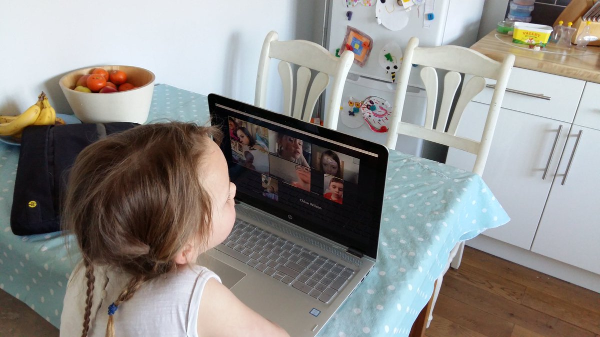 KingSmudger's tweet image. Lovely to see some of the reception children catching up on Zoom yesterday #futureboardmeetings #crazyasaboxoffrogs #missingtheirpals @GreatwoodCPS @MrsGuy8 @GreatwoodHead