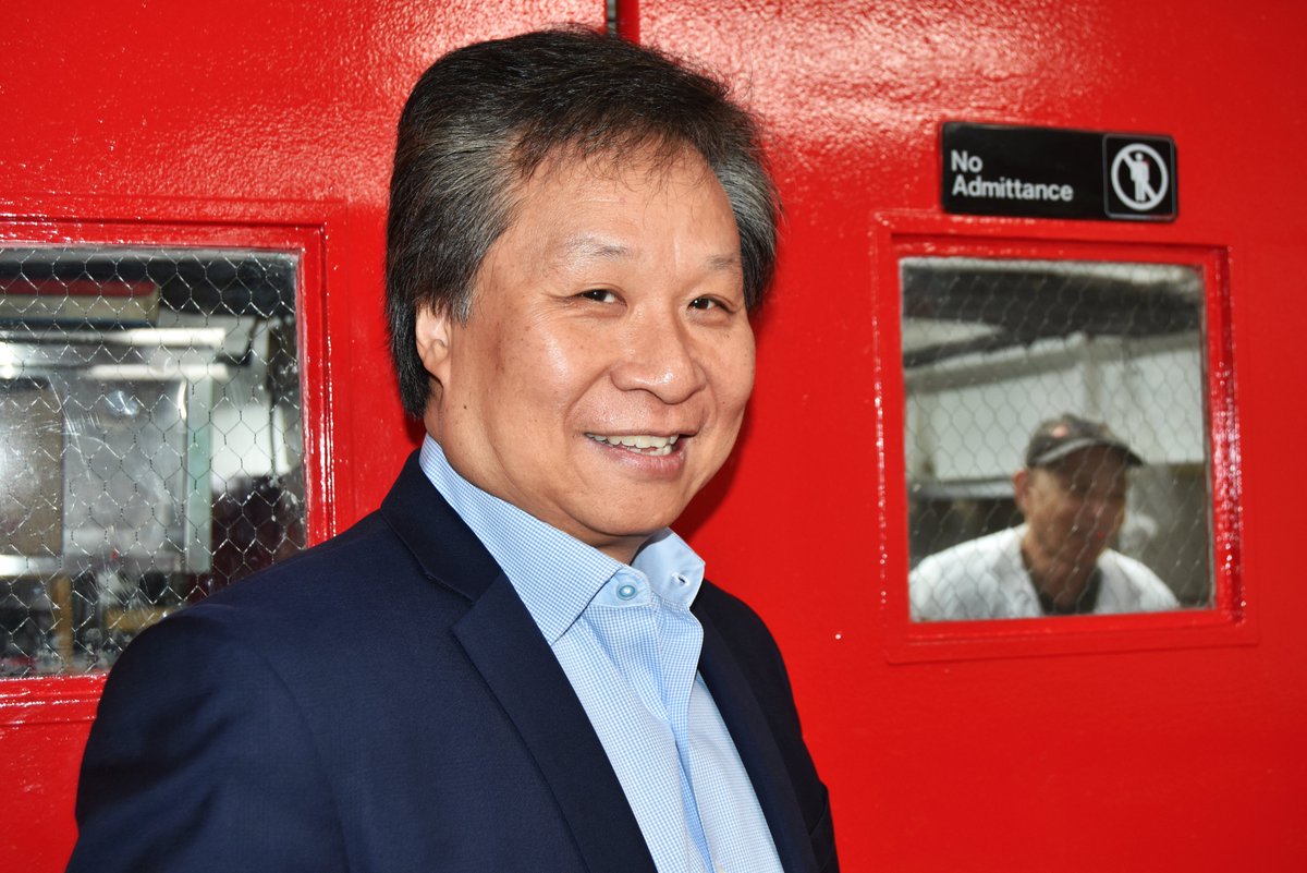ninarobertsnyc's tweet photo. Don Lee, one of the heroes in @cathyerway's @grubstreet story about saving #Chinatown's mom &amp; pop restaurants. I met him at #HopKee when reporting over that weekend when everything shut down, he was formulating his plan. #welcometochinatown @chinatownNYC  https://t.co/LCS3NOm7j1 https://t.co/HIseeXg9zB