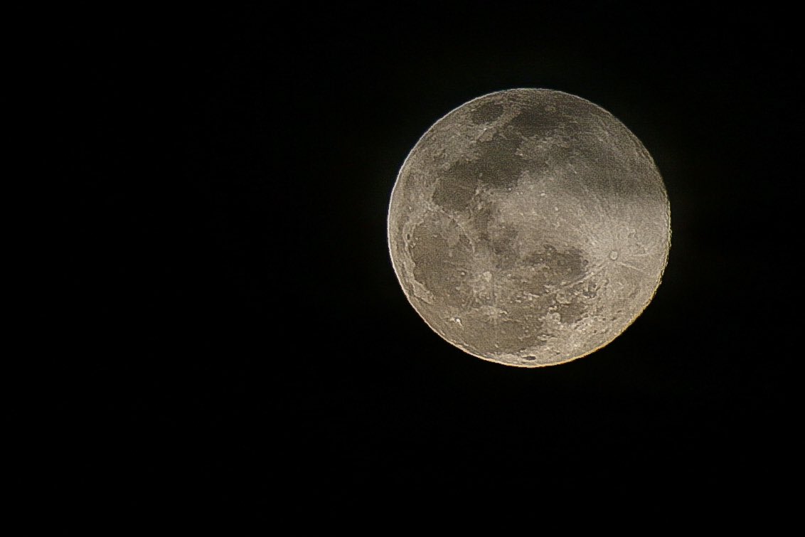 Con el lente 70-200mm es mejor que obtuve de la luna llena. Desde BCS
