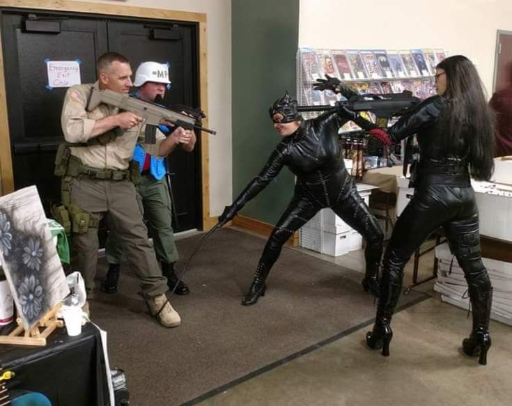 CosplayMik's tweet photo. Just having a little disagreement... nothing to see here 🙂
#missingeveryone #cosplay #cosplayfun #cosplayfamily #cosplayfriends #cosplaylife #cosplayobsessed #costume #costumelife #costumefun #funwithfriends #funtimes #nothingtoseehere #gijoecosplay #cobracosplay #gijoe #cobra https://t.co/DdNeNXP62r