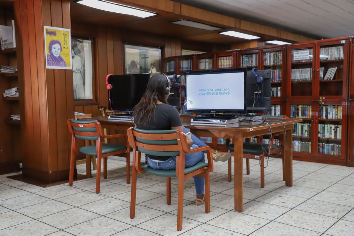 CaliCultura's tweet photo. Para los amantes del cine 🎥 y la música🎶, en estos #100DíasDePuroCorazón ofrecimos programación de calidad a través de nuestra videoteca y audioteca. https://t.co/KTX1e94SKC