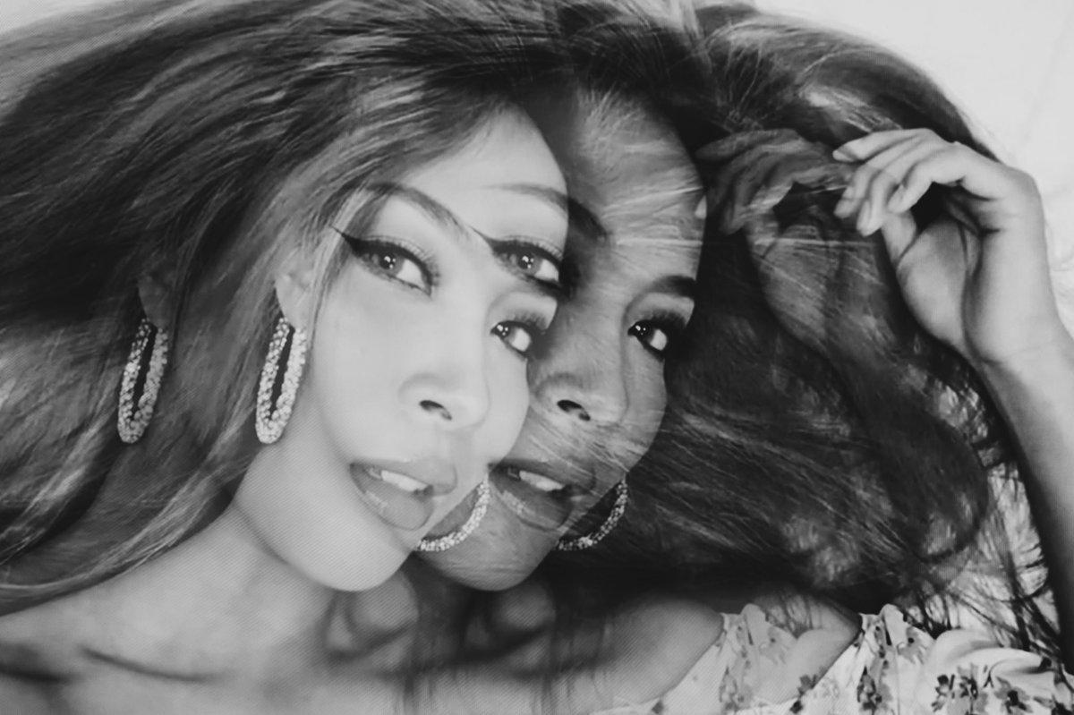 Maybe virtual shoots are the way forward... the gorgeous @saipan_fitness is the other side of the world and we made it work! What do you think? 🍐📷 #virtualphotography #virtualphotoshoot #model #photoshop #isolationphotography #thaimodel #facetime #facetimephotography