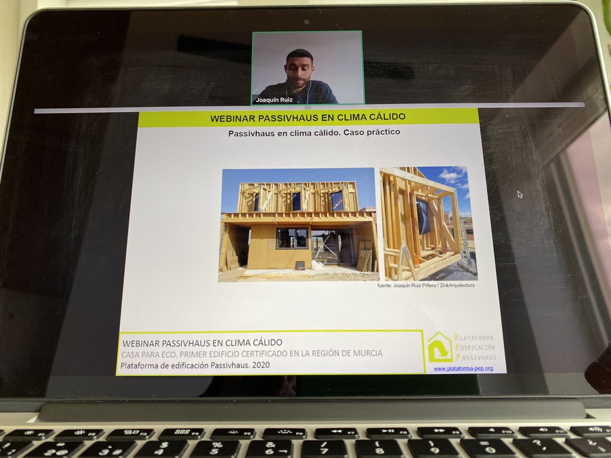 BioPasiva_'s tweet photo. Hoy nuestro arquitecto colaborador Joaquin Ruiz ha expuesto nuestra vivienda #CasaParaEco La 1ª #passivhaus de la Región de Murcia junto a @Vico__Maria que tambien ha expuesto su proyecto de Sevilla. Ambos en la #webinar organizada x @PlataformaPEP “Passivhaus en climas cálidos” https://t.co/G1SciobNAv