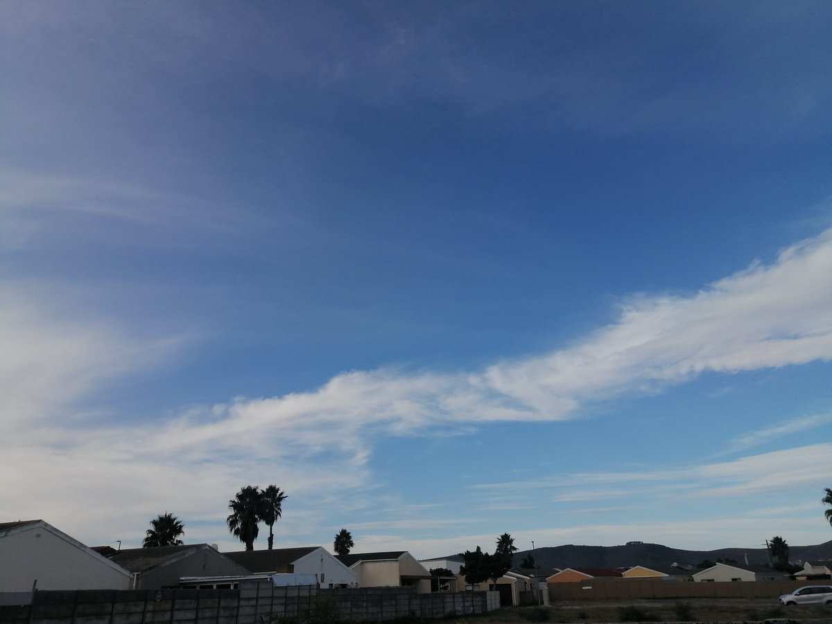 castlelitebae's tweet photo. Lockdown won't stop me #daymade #viewfrommybackyard #Day14ofLockdown https://t.co/HU0R9P7J0X