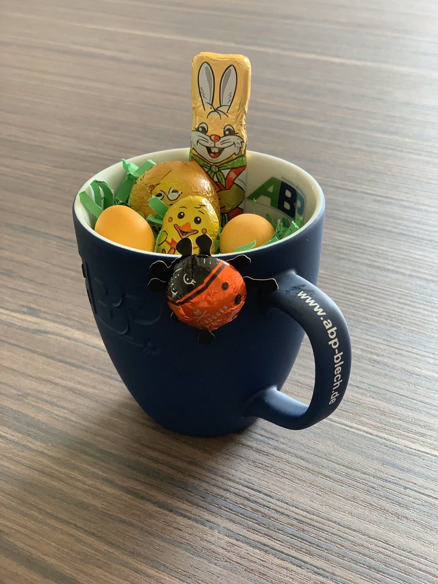ABPBLECHBERLIN's tweet photo. Wir wünschen allen ein schönes Osterfest. Bleibt gesund und haltet Abstand 🧍‍♀️◀️▶️🧍🏻✅ https://t.co/u8KrYMueaM
