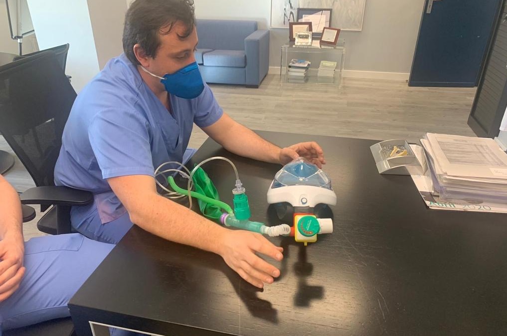 Nuestros hospitales transforman máscaras de buceo en herramientas de ventilación para pacientes de COVID-19 asepeyo.es/noticia/nuestr… ¡Gracias @DecathlonES! 💙🔝