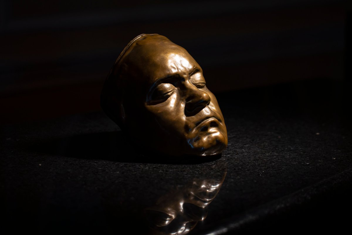 chicagosymphony's tweet photo. This life mask of Beethoven, which originally belonged to CSO founder Theodore Thomas, now resides in the Rosenthal Archives. Cast in bronze from an original mold made in 1812, it is considered the most accurate likeness of Beethoven during his lifetime. Photos by @toddrphoto https://t.co/BHEbYRhUuK