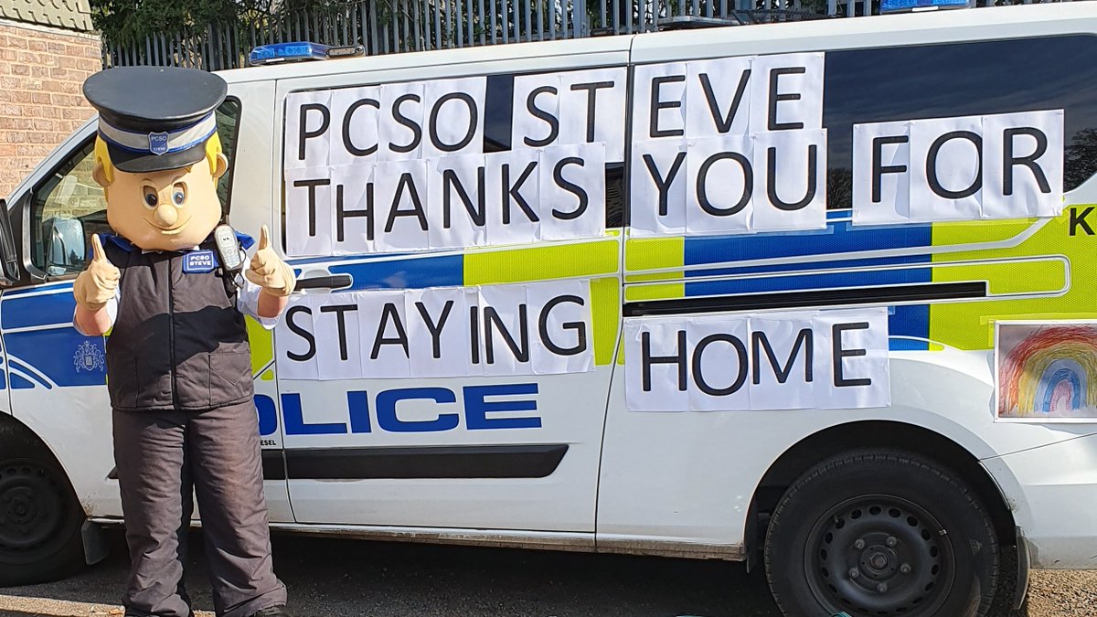 CroydonVpc's tweet photo. Extra special mission today.......
#PCSOSteve visiting some of our #VolunteerPoliceCadets and other children in #Croydon to say #ThankYou for staying home!
#StayHomeSaveLives #CoronaLockdown #EasterAtHome #ThankfulThursday @MPSCroydon https://t.co/d7CjhLghMV
