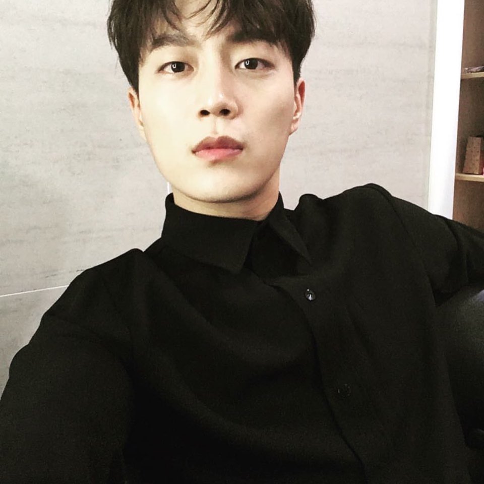 💙2020.04.10 윤두준 전역💙

마음속에 윤두준 한 번씩 품어본 사람 알티🌈

✨타장르 알티 가능 ☺️ 다같이 윤두준 전역 축하해주세요✨

#두준아_우리_이제_행복하자
#고생_많았어_두준아_전역_축하해 #윤두준 #두준 #하이라이트 #Highlight