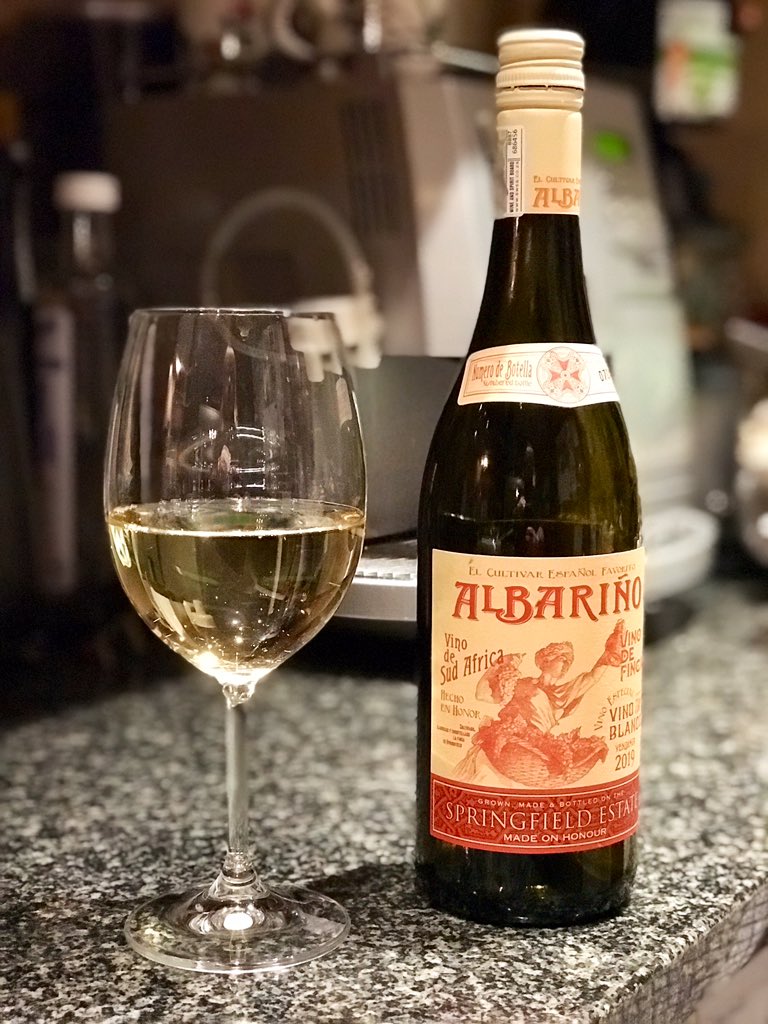 Edelweiss_Delp's tweet photo. This bottle of Albariño from #SpringfieldEstate is delicious! Full bodied with apricot, nectarine and floral aromas. A Spanish Cultivar, grown by Springfield. #Robertson #SouthAfrica #wine #21daylockdownSA #Covid_19SA https://t.co/kaMq1CBGJF
