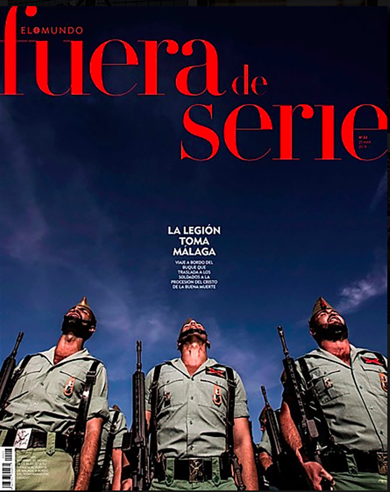 Pablo_Cobos's tweet photo. Jueves Santo. Multitud de imágenes de legionarios portando el Cristo de Mena. Pero, conocéis la historia de esta vinculación?

@CdelPeso y yo la publicamos hace un par de años en @fueradeserie. 

https://t.co/DffdgfeeVr https://t.co/MVkc7Xfbm3