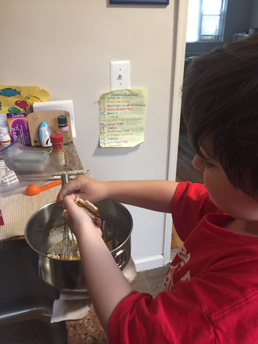 MMagun's tweet photo. Judah made us some breakfast this morning...matzo brei!!! It was delicious 😋 #scienceinthekitchen #passover #pesach #matzobrei #chefjudah #nobread #matzo @ms_oddo @mrspingitore @Hampton_Street https://t.co/ZkvC4WNxSa