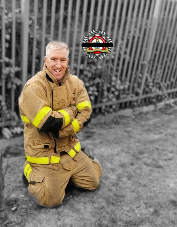 DubFireBrigade's tweet photo. Our colleague Dave McLoughlin on his last turnout today. Normally 100's of firefighters would assemble to honour his passing but with the need for #SocialDistancing firefighter/paramedics attended keeping apart but staying safe 1/2 https://t.co/jDz4sxQ8Lh