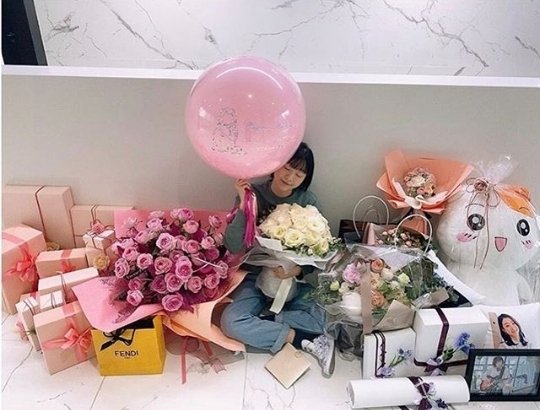 PhongNhNgh1's tweet photo. Chị úp hình rồi yeah vui như ăn tết 
#HappyDaMiDay
#김다미_생일축하해요
#봄날처럼_눈부신_다미야_생일축하해 https://t.co/z615P7bcrx