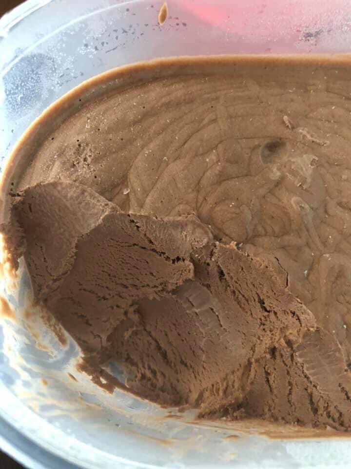MalaysianFoods's tweet photo. Menu yang paling simple untuk try kat rumah waktu panas macam ni ! Memang sedap 😋

susu cair 1 tin
susu pekat 2 sudu besar
ovalet 2 sudu besar
serbuk koko 2 sudu besar
milo 1 cawan

masuk je semua bahan putar 10-15 minit..
masuk ke dlm freezer 1 mlm https://t.co/9J4c9f5n8M