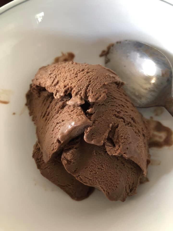 MalaysianFoods's tweet photo. Menu yang paling simple untuk try kat rumah waktu panas macam ni ! Memang sedap 😋

susu cair 1 tin
susu pekat 2 sudu besar
ovalet 2 sudu besar
serbuk koko 2 sudu besar
milo 1 cawan

masuk je semua bahan putar 10-15 minit..
masuk ke dlm freezer 1 mlm https://t.co/9J4c9f5n8M