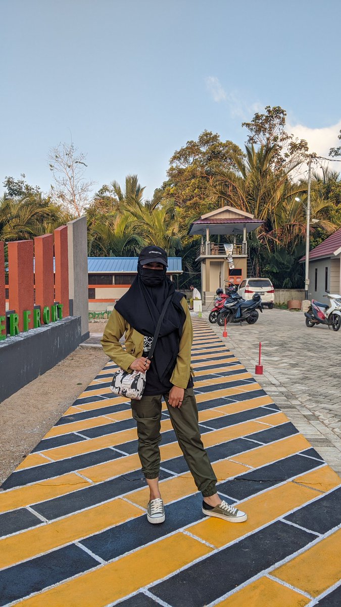 siuchiea's tweet photo. Kesiantan Cari Baskom
Samekom 😁

*fotoefekcorona😁
#maskeran
#pontianak #budakpontianak #COVID19 #NisfuSyaban https://t.co/W5sZspqu2v