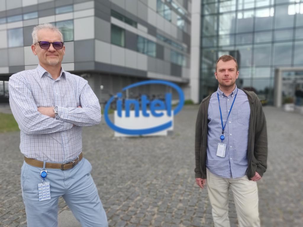 WeAreIntel's tweet photo. Meet Mariusz and Andrzej and learn how these two leaders empower their teams to create next-gen #connectivity technologies at #IntelPoland: https://t.co/p2U0CxdvlH. https://t.co/cmvJ2tXzn6