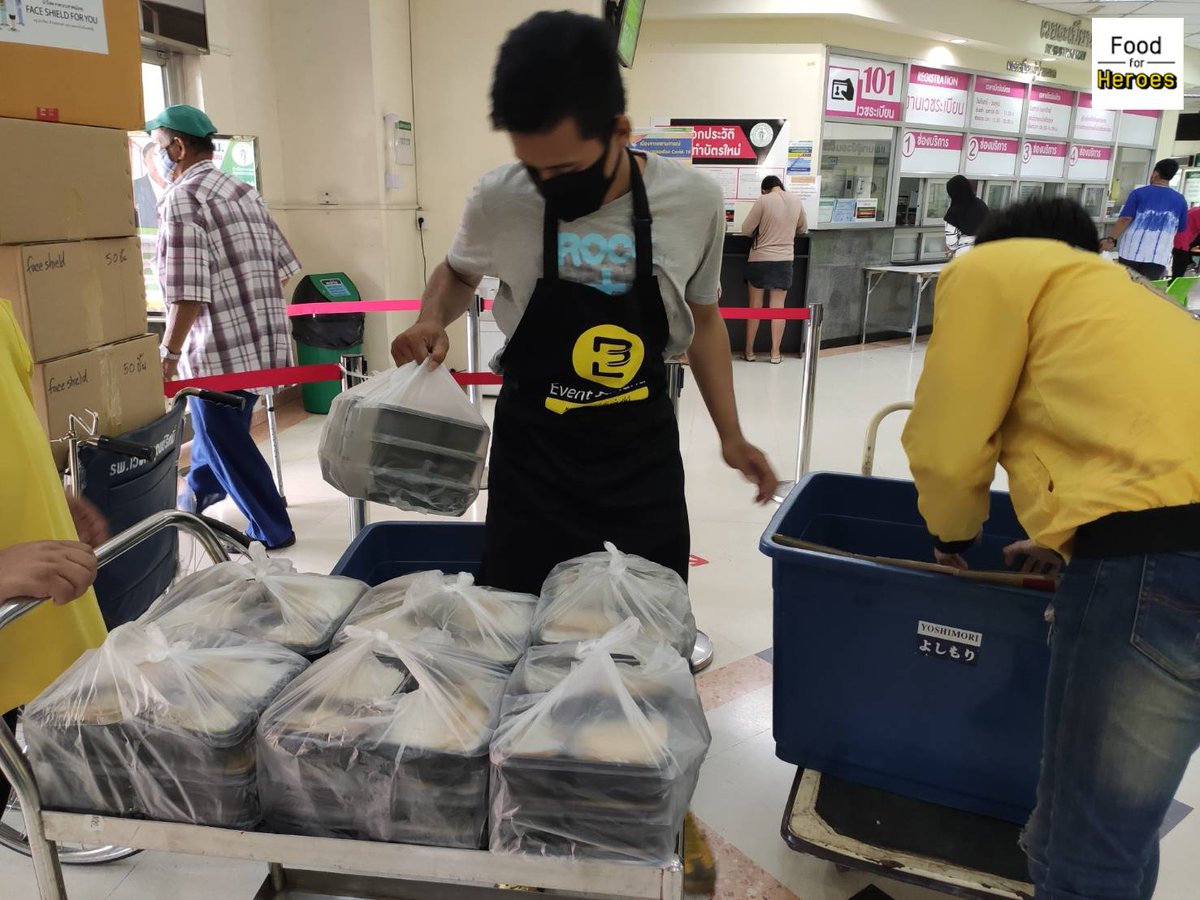 Event_Banana's tweet photo. อัพเดทความคืบหน้าโครงการ #FoodforHeroes
วันนี้เราจัดส่งอาหารให้รพ.ธรรมศาสตร์เฉลิมพระเกียรติ 200 กล่อง และรพ.เวชการุณย์รัศมิ์ 300 กล่อง
รวม 4 ��ัน เราจัดส่งไปแล้ว 1,200 กล่องค่ะ
👉ร่วมบริจาคที่ https://t.co/U2ZJijzXoZ
มีใบเสร็จลดหย่อนภาษี
#พี่หมอพักทานข้าวก่อนน้า #เราจะไม่ทิ้งกัน https://t.co/xXjnWv69EB