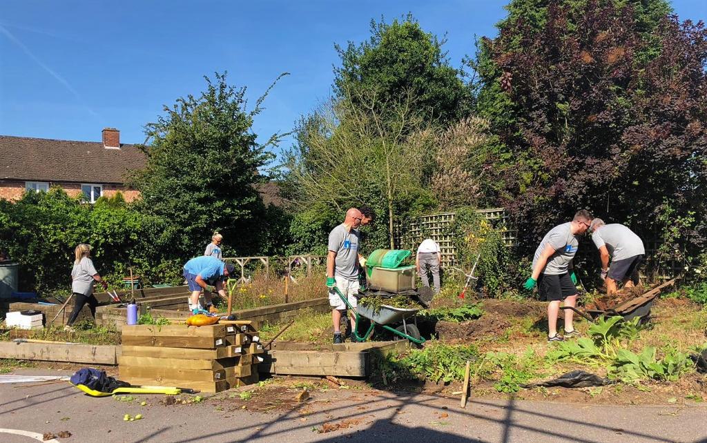 NetAppUK's tweet photo. At NetApp, it's in our culture to care for our local community. Here are some pictures from the volunteering days last summer! #LifeAtNetApp #TeamUp4Good https://t.co/4RJXkL50cO