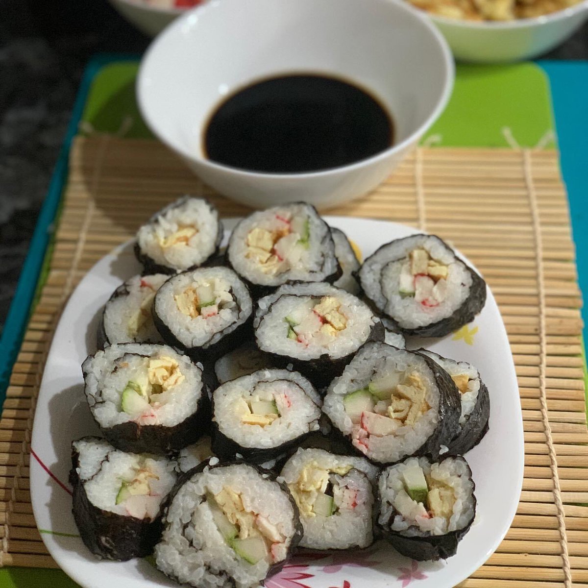 MalaysianFoods's tweet photo. SUSHI LOVERS ❤️ https://t.co/8tBr5B5sVk