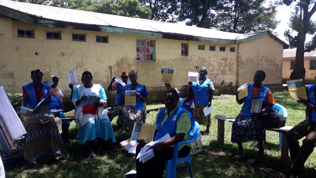 Living_Goods's tweet photo. Empowered CHWs = empowered communities. We’ve printed and disseminated over 16,000 @MOH_Kenya approved fliers to CHWs in 7 counties ensuring they have info for community awareness on the go. In Kakamega, @MOH_Kenya disseminated these fliers during CHW Covid sensitization meetings https://t.co/W3KEf3IyDs