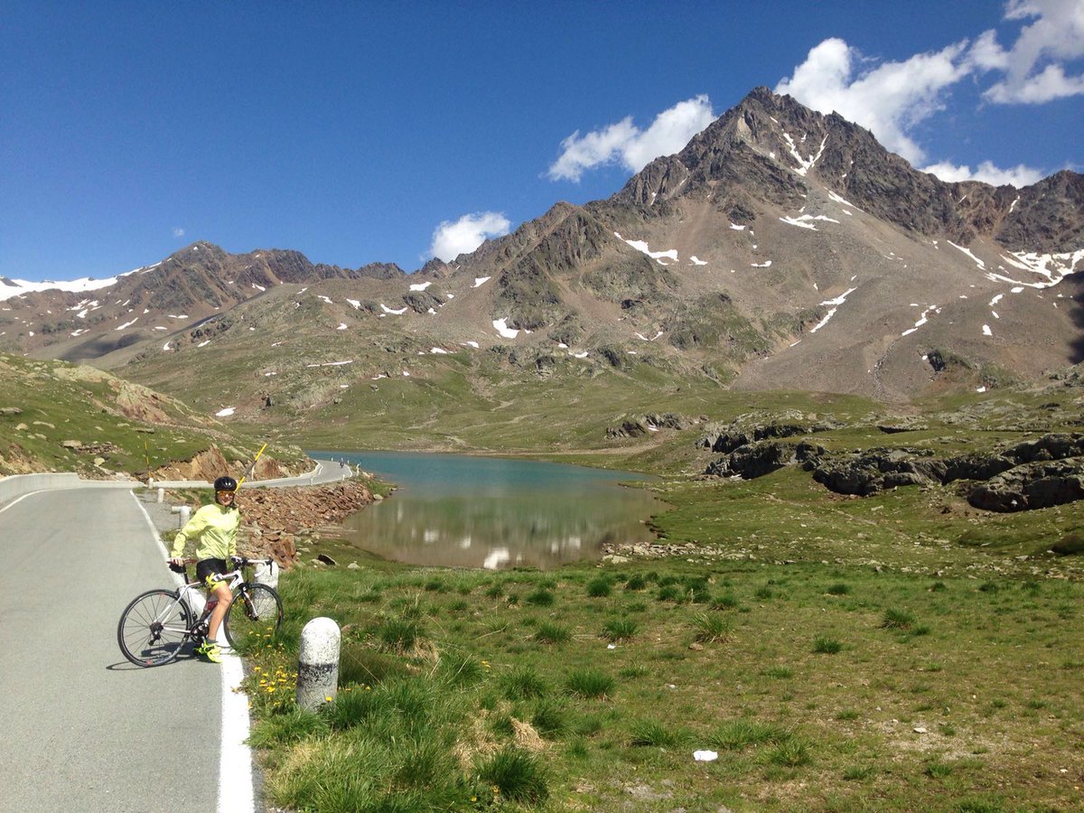 theExtremTeam's tweet photo. Imponent #Gabia 🌎📌🚴♂️🔜Llocs del món on tornariem ara mateix, però encara haurem d'esperar una mica... #tornaremapedalar #sporttourism #turismeesportiu #extremteam #sport #tourism #EmQuedoACasa https://t.co/gxYwY5MGN0