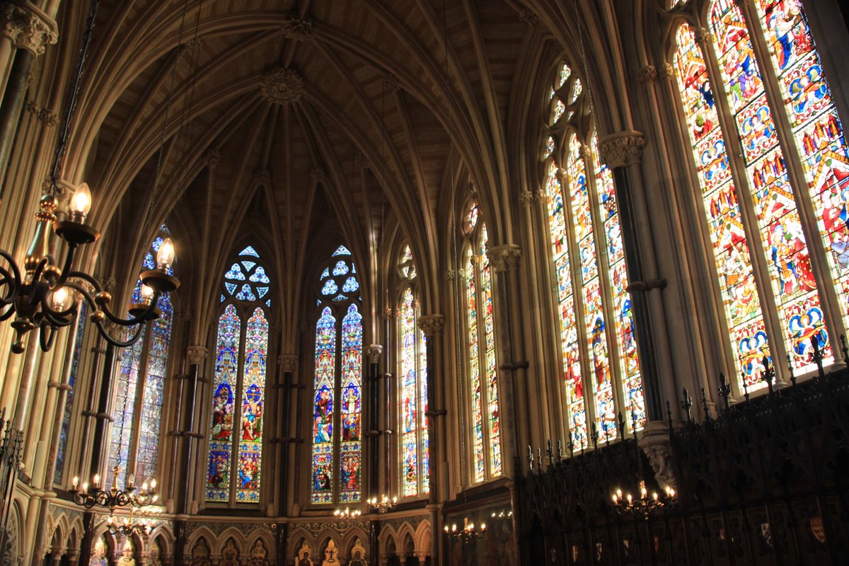 UniofOxford's tweet photo. Today is Maundy Thursday, but this year it won't be marked by services around @UniofOxford.
We hope this beautiful photo of the stained glass windows at @ExeterCollegeOx bring you a chance to be peaceful and reflect, wherever you are today 😊 https://t.co/EkjsBjdb82