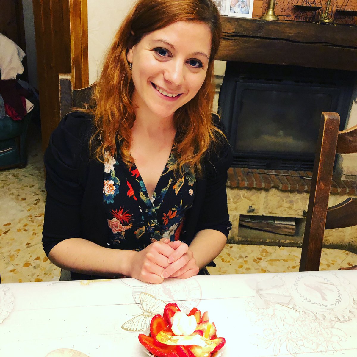 Naias91's tweet photo. Anniversaire en confinement 🥳🎉🎂 #COVID19 #ConfinementIntelligent #StayAtHome #jadorelestartelettesauxfraises https://t.co/gLeEHFT5lx