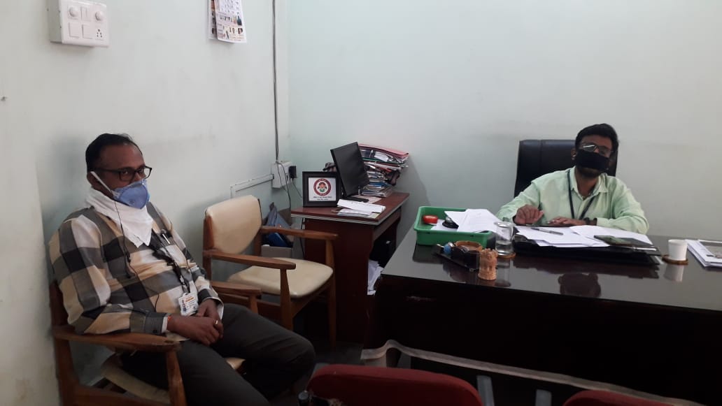 NNMYavatmal's tweet photo. #SahiPoshanDeshRoshan #Yavatmal #ThankYouAnganwadiDidi #POSHANAbhiyaan #JanAndolan
  यवतमाळ जिल्ह्यातील सर्व बाविप्रअ,पर्यवेक्षका,व मा. नायर मॅडम,अपर्णा देशपांडे मॅडम यांचे सोबत श्री.विशाल जाधव उपमु.का.अ.(बाक)यांनी ऑडिओ कान्फ्रन्स घेतली व कोरोना साथरोग उपाययोजना बाबत माहिती दिली. https://t.co/J29AfrzrRF